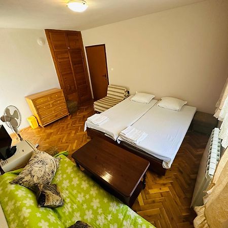 Несебър Стаи под наем Всяка със самостоятелен санитарен възел и тераса Само на 400метра от двата плажа в Несебър Экстерьер фото