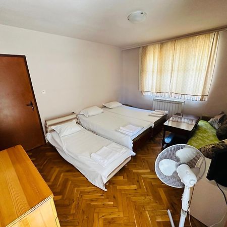 Несебър Стаи под наем Всяка със самостоятелен санитарен възел и тераса Само на 400метра от двата плажа в Несебър Экстерьер фото